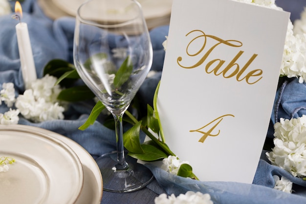 Surtido de mesa de boda ángulo alto