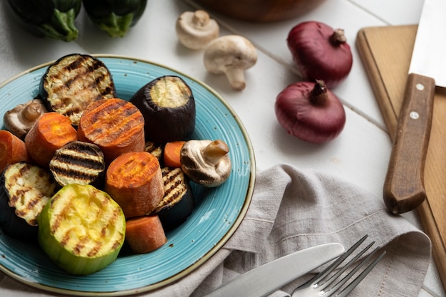 Foto gratuita surtido de mezcla de verduras a la parrilla