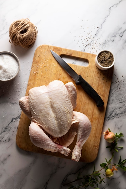 Surtido de pavo de acción de gracias en la mesa