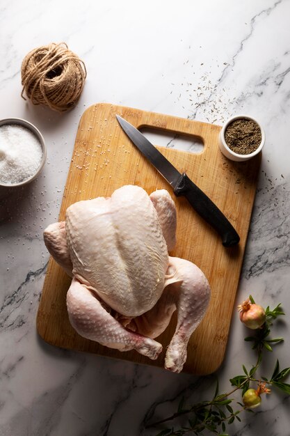 Surtido de pavo de acción de gracias en la mesa