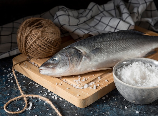 Surtido de pescado crudo para cocinar