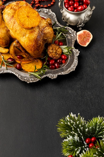 Foto gratuita surtido plano de delicioso plato navideño con espacio de copia