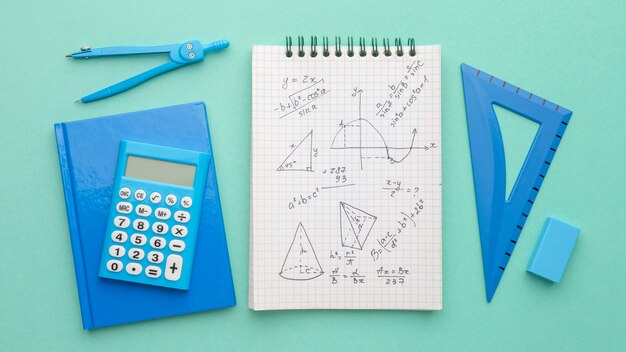 Surtido plano de útiles escolares