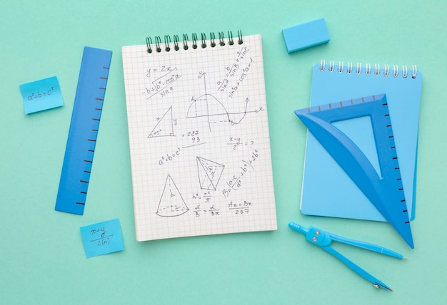 Surtido plano de útiles escolares