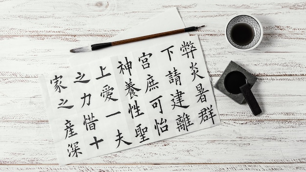 Foto gratuita surtido de símbolos chinos escritos con tinta