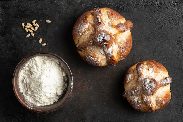 Foto gratuita surtido tradicional de pan muerto