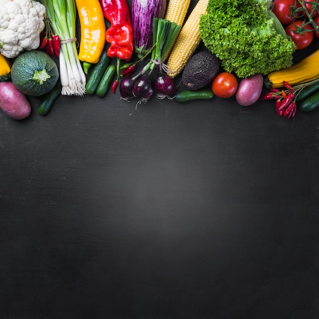 Foto gratuita surtido de verduras maduras