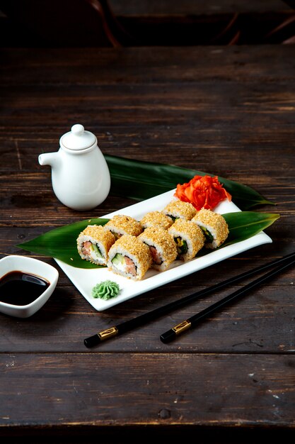 Sushi con ingredientes estándar