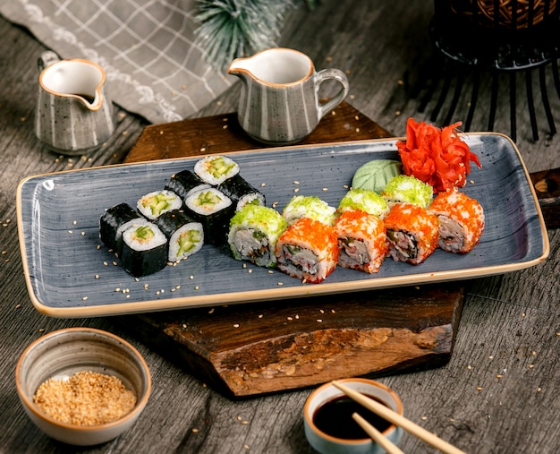Sushi en la mesa