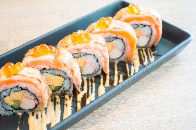 Sushi de salmón