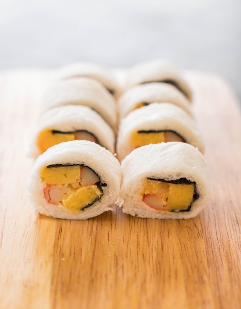 Foto gratuita sushi sandwich roll