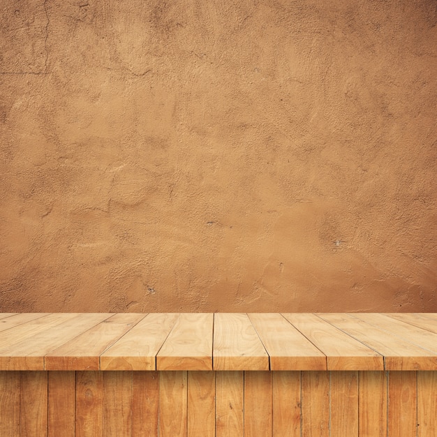 Tablas de madera con un fondo de conglomerado