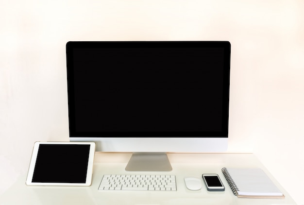 Tablet PC y teléfono móvil con pantalla en blanco negro