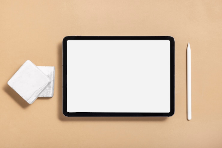 Foto gratuito tableta con vista superior de pantalla mínima