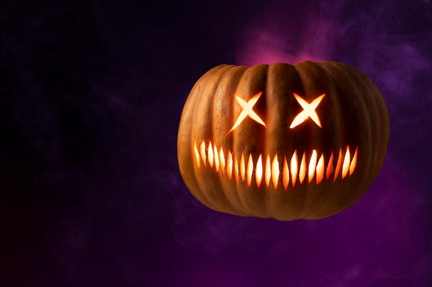 Foto gratuita talla de calabaza espeluznante de halloween