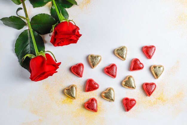 Tarjeta de felicitación de San Valentín con flores color de rosa.