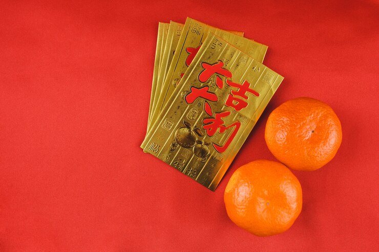 Foto gratuito tarjetas de oro para celebrar el año chino con mandarinas