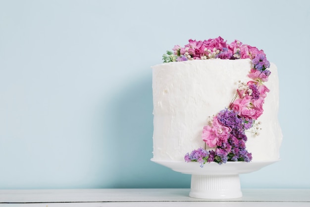 Tarta de boda con flores