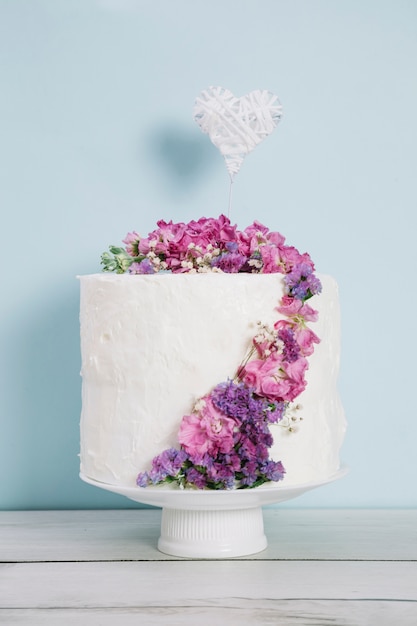 Tarta de boda con flores