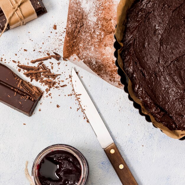 Tarta casera hecha con chocolate