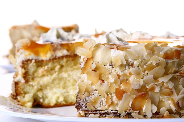 Tarta de frutas de postre con chocolate blanco