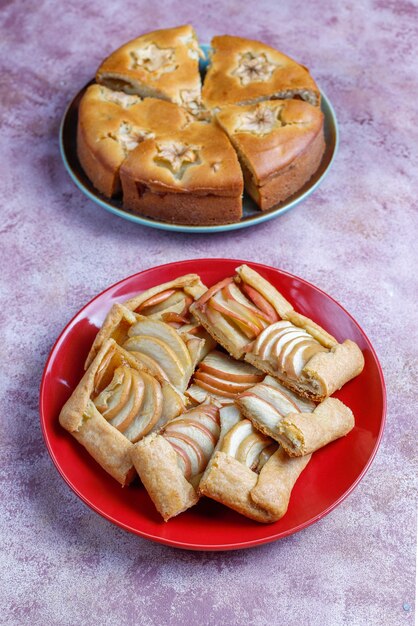 Tarta de manzana casera, tarta y galette.