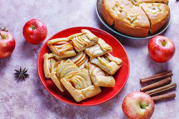 Tarta de manzana casera, tarta y galette.