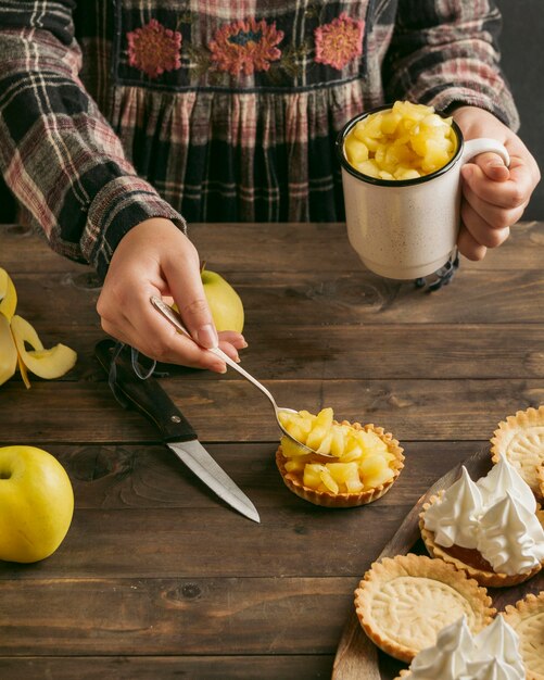 Tarta de manzana con crema batida