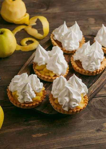 Tarta de manzana con crema batida