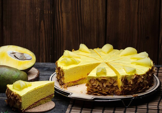 Tarta de queso amarilla con crema de mantequilla