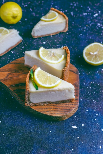 Tarta de queso casera de Nueva York con limón y menta