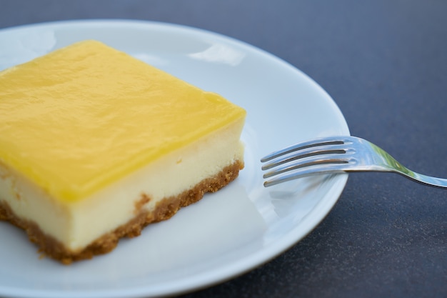 Tarta de queso con cubierta de limón