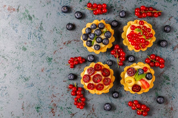 Tartas caseras deliciosas rústicas de verano baya.