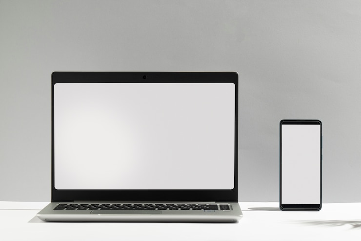 Photo Gratis tata letak laptop dan ponsel cerdas
