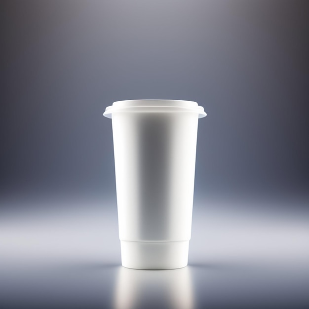 Foto gratuita una taza blanca con una tapa de plástico que dice café.