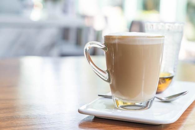 taza de café caliente del latte