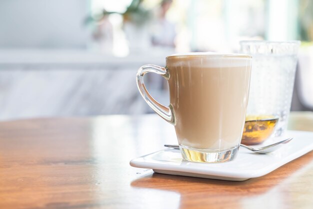 taza de café caliente del latte