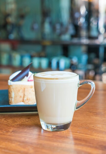 taza de café caliente del latte