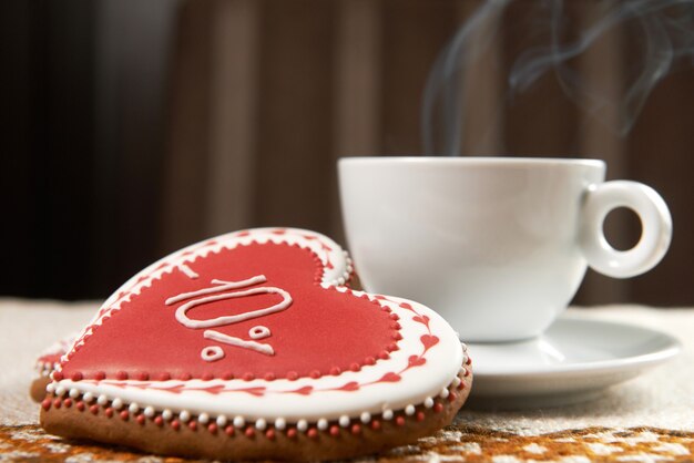 Taza de cafe con galletas