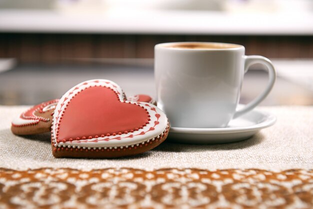 Taza de cafe con galletas