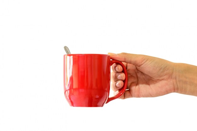 Taza de café en la mano de mujer sobre fondo blanco