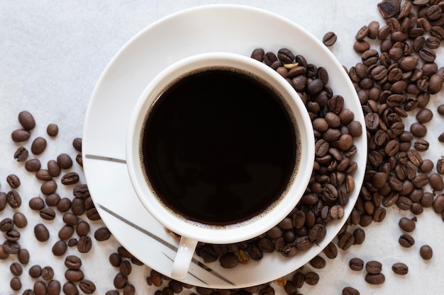 Taza de café en la mesa