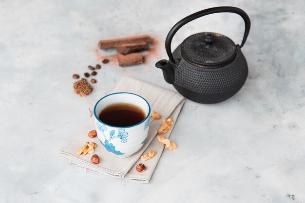 Taza de café con nueces