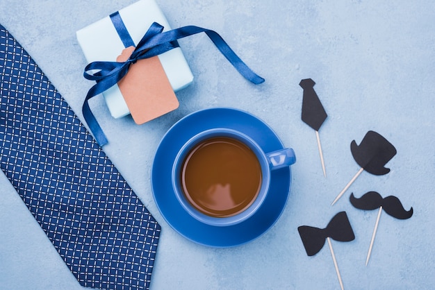 Foto gratuita taza de café plana para el día del padre