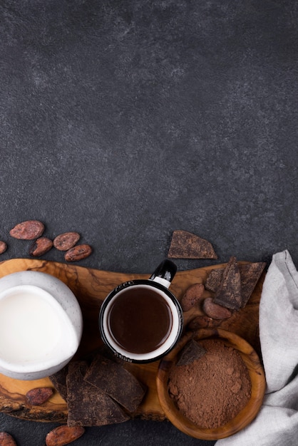 Taza de espacio de copia con chocolate caliente