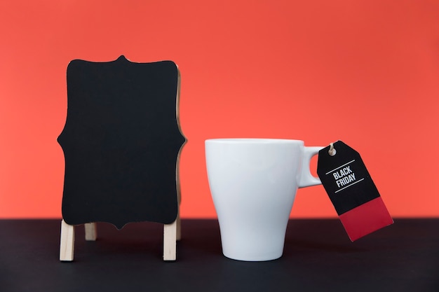 Foto gratuita taza y tabla de black friday