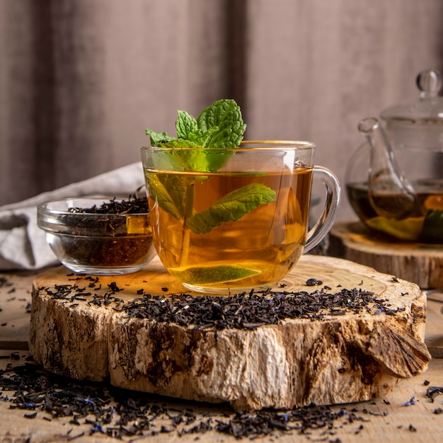 Taza con té de menta