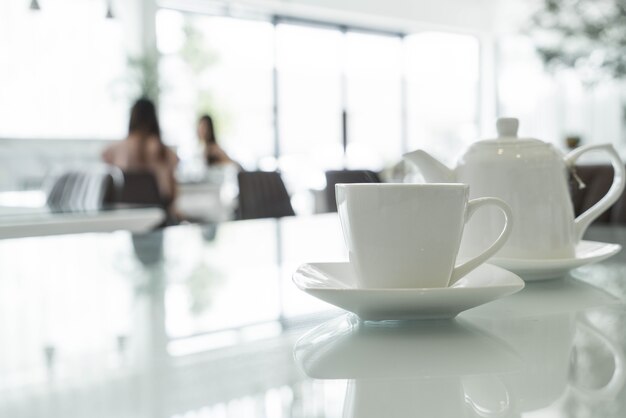 taza de té en la mesa