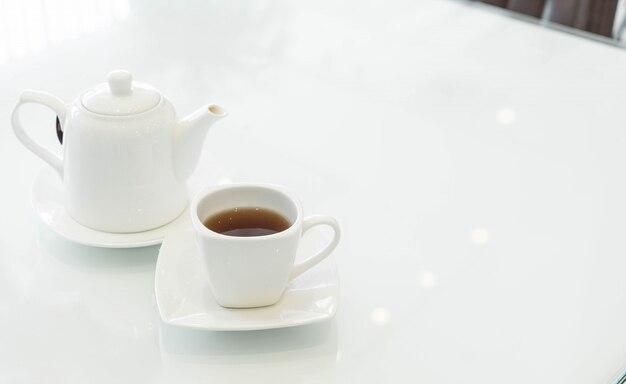 taza de té en la mesa