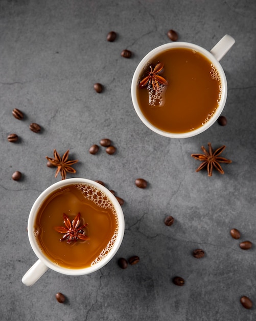 Foto gratuita tazas de café planas con ingredientes